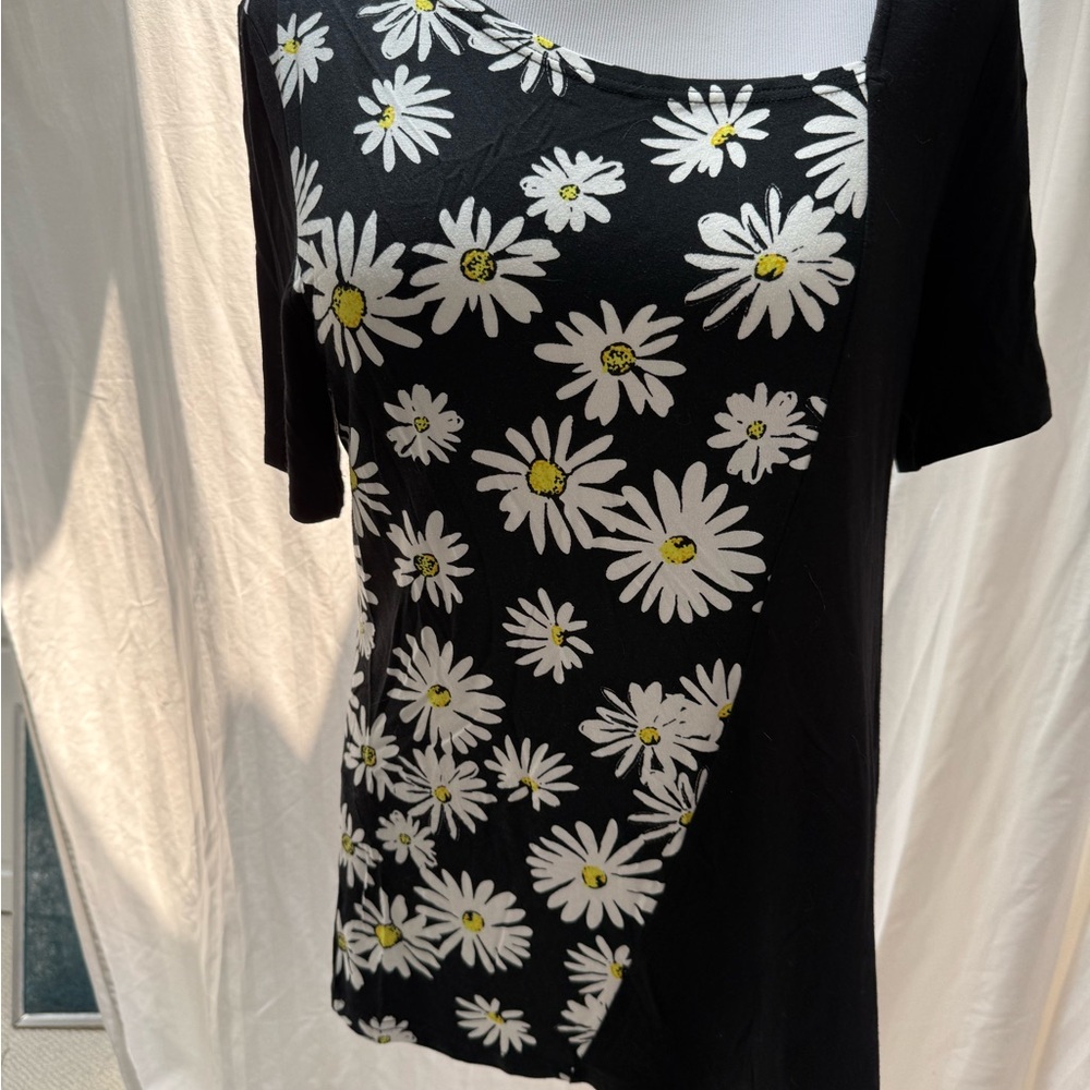 Back and white  Floral top size XL